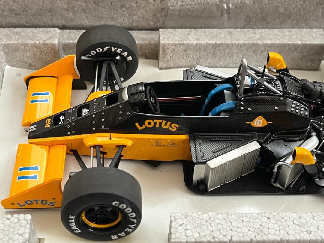 オートアート 1/18 ロータス 99T 中嶋悟 #11 箱付 88726 美品