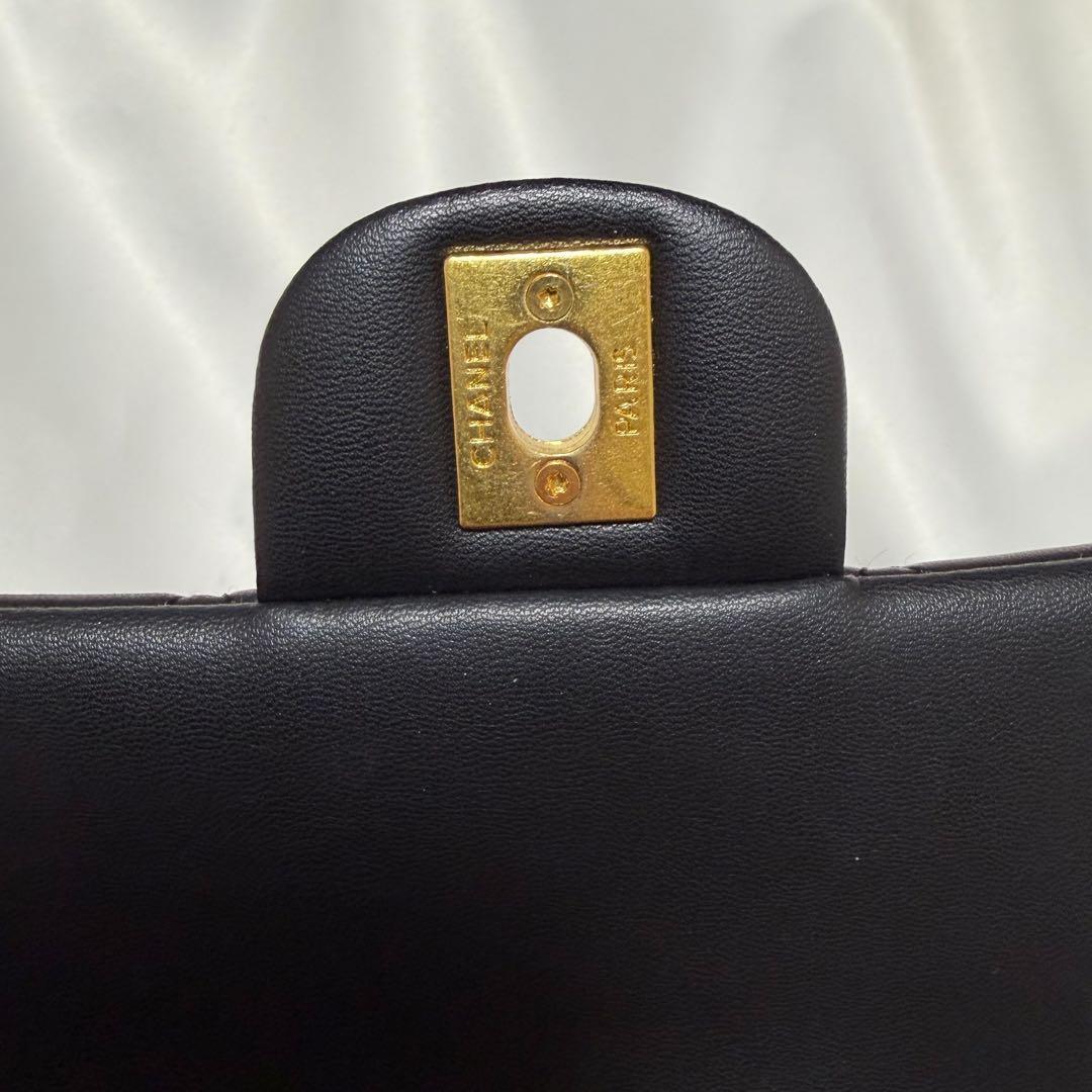 CHANEL ブラック ショルダーバッグキルティング