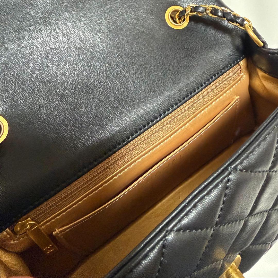 CHANEL ブラック ショルダーバッグキルティング