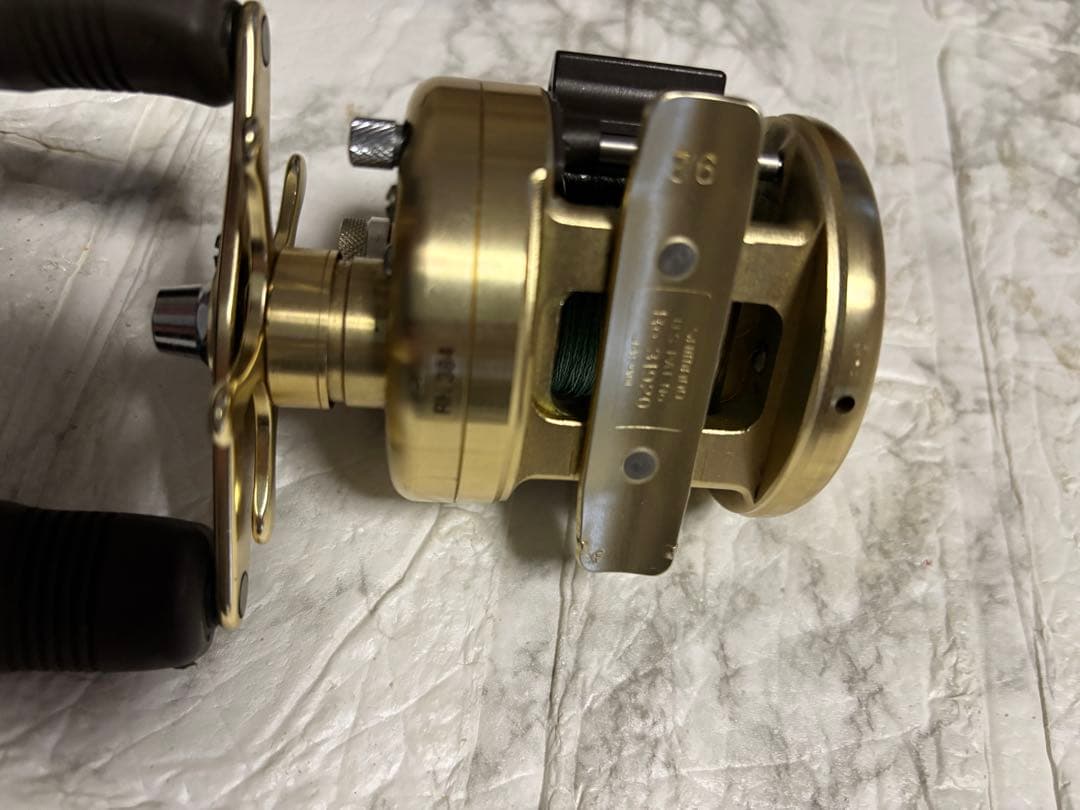 中古　SHIMANO カルカッタ 101XT アウトドア　釣り