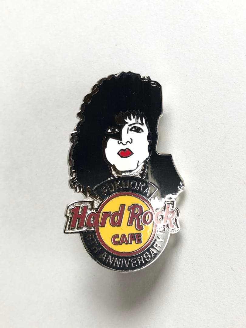 ハードロックカフェ福岡　6thアニバーサリー　キッスパズルピンバッジ　化粧箱付き