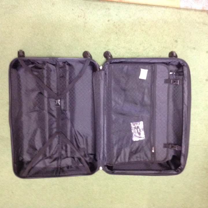 中型スーツケース黒、カバーつき、定価４,５万円→１万円。