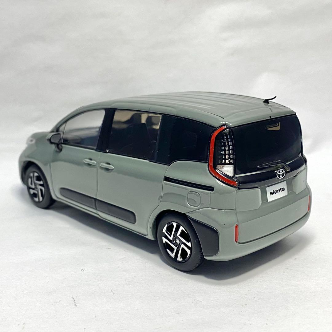 1/30 新型 トヨタ シエンタ sienta カラーサンプル アーバンカーキ