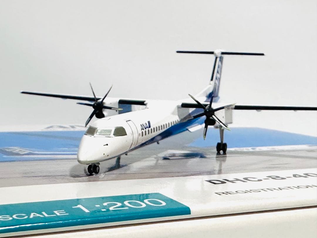 全日空商事 1/200 ANA DHC-8-400 DH28008