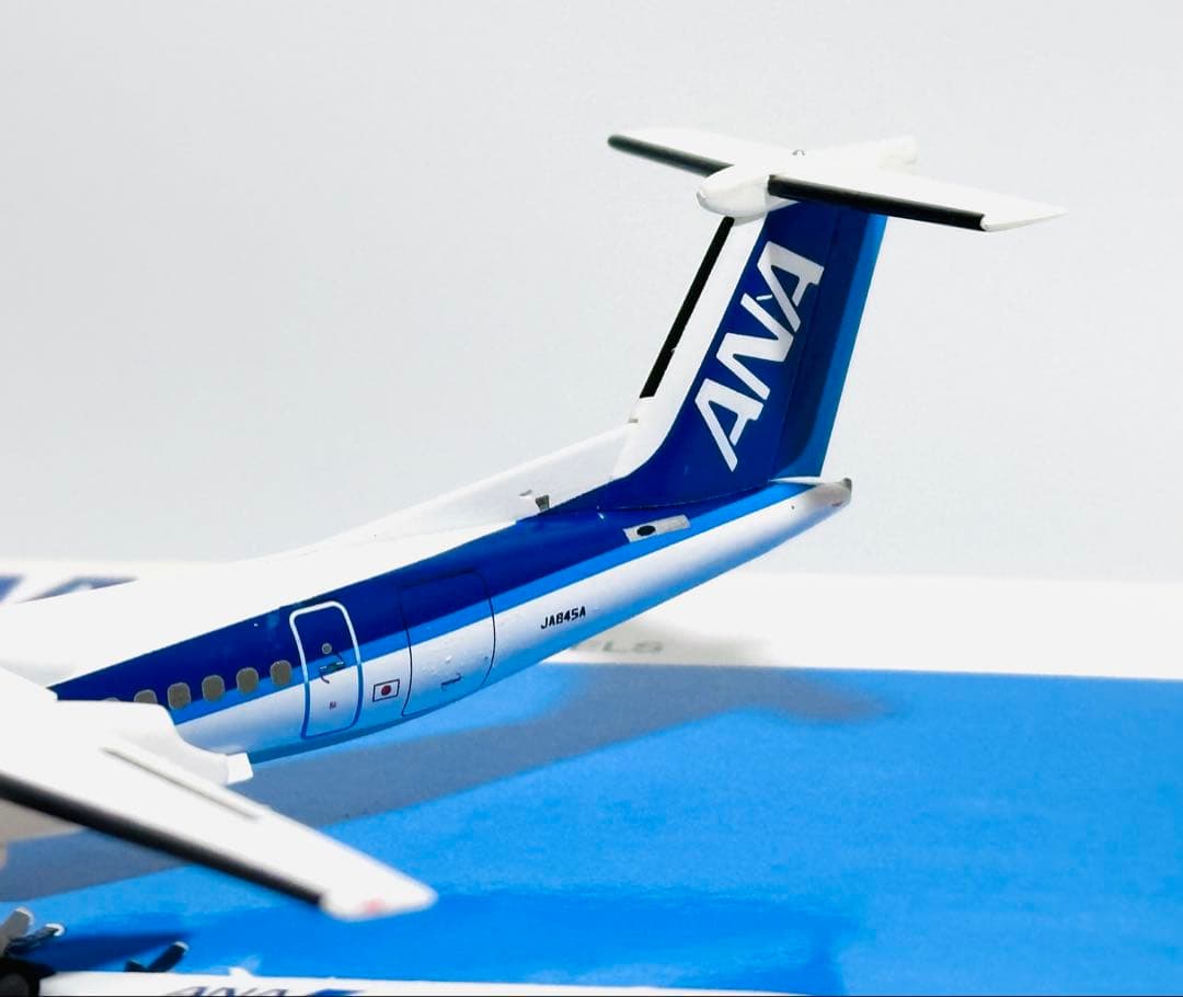 全日空商事 1/200 ANA DHC-8-400 DH28008