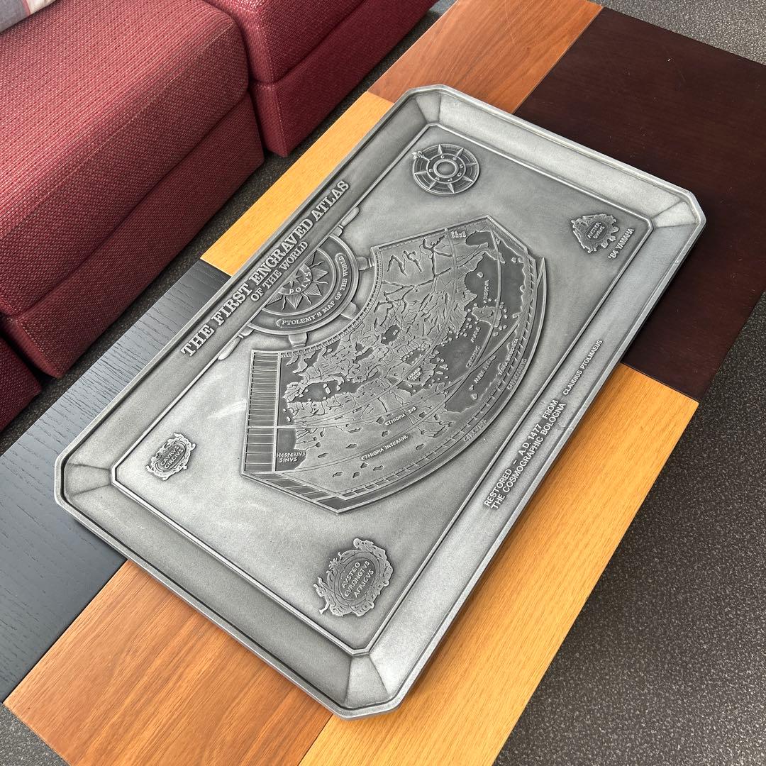 金属製の地図彫刻トレイ　壁掛け