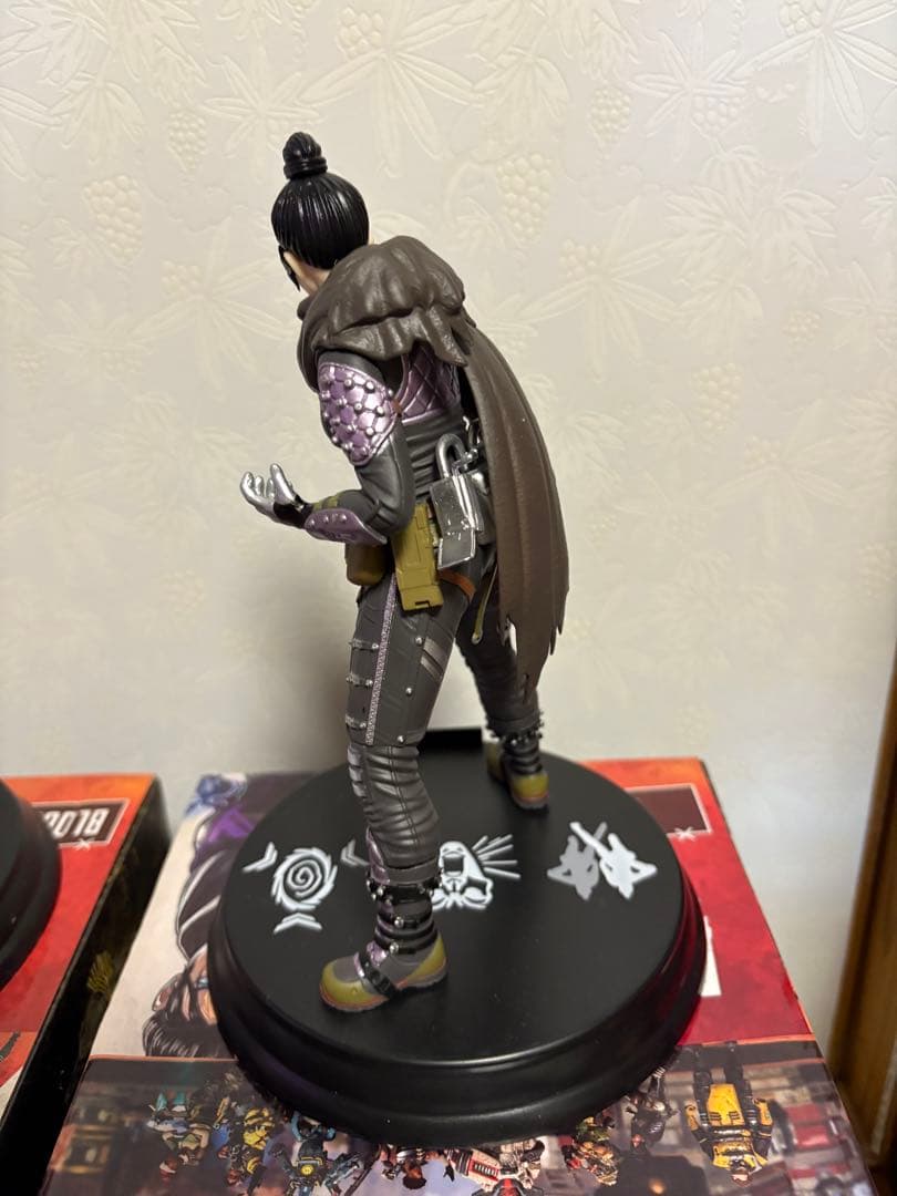 Apex Legendsフィギュア　 レイス ・ブラッドハウンド【箱・ケース付】