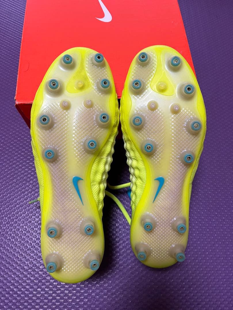 ナイキ　マジスタオブラ　レアサッカースパイク　25cm