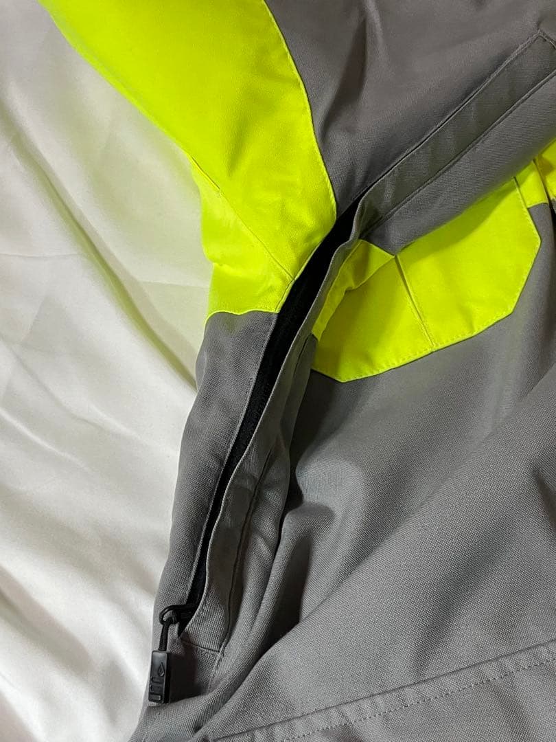 美品【価格交渉可】volcom ボルコム　スノーボード　スキー