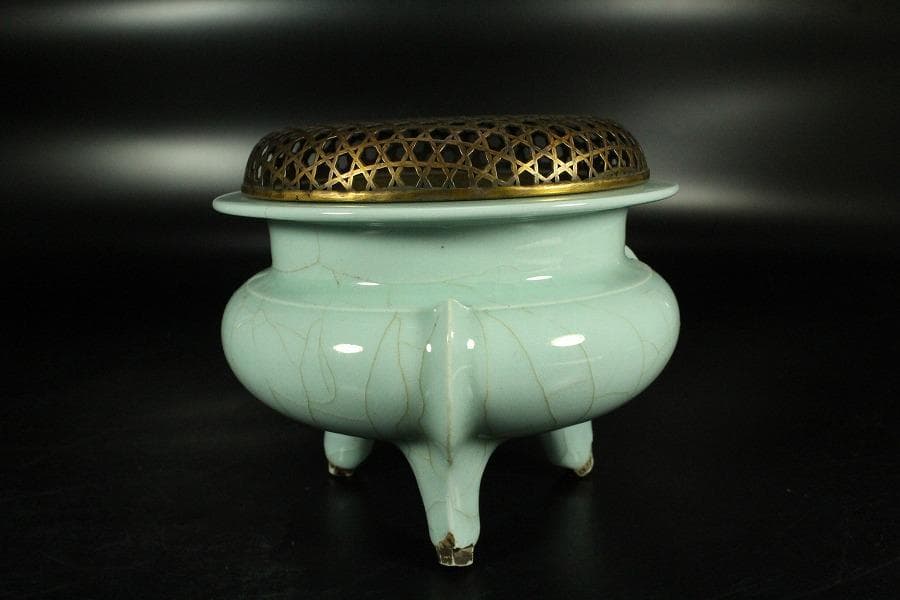 中国美術 袴腰 三足 青磁香炉(K-XA947)