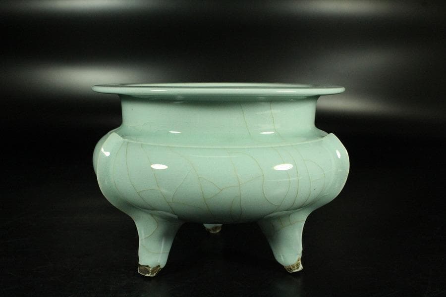 中国美術 袴腰 三足 青磁香炉(K-XA947)
