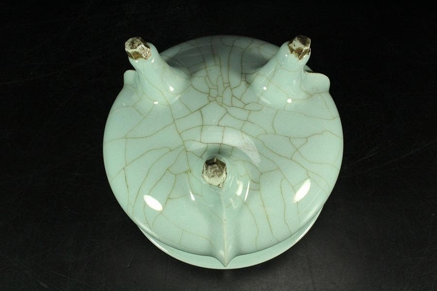 中国美術 袴腰 三足 青磁香炉(K-XA947)