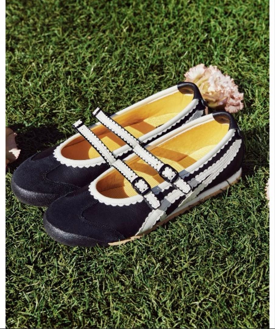 ブラック　ストラップ付き バレエシューズ