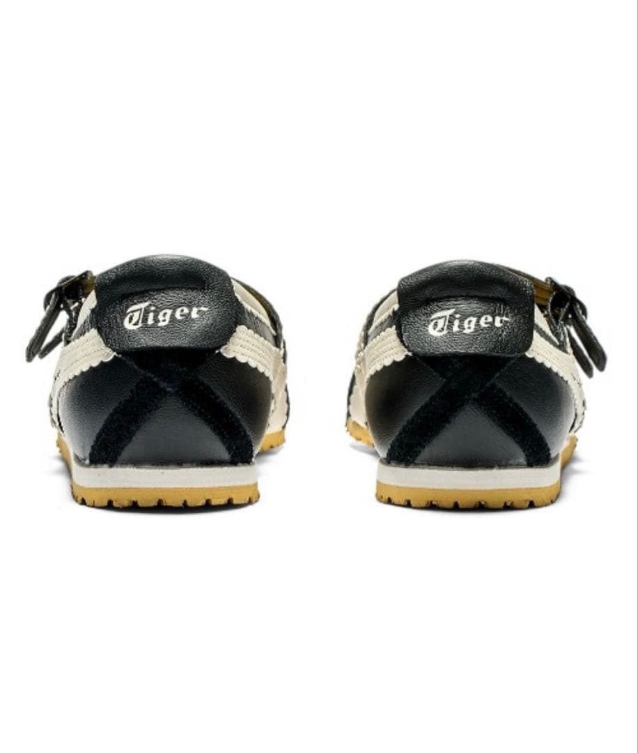 ブラック　ストラップ付き バレエシューズ