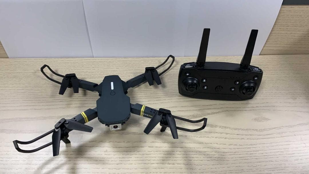 ドローン カメラ付き 折りたたみタイプ 収納箱付き