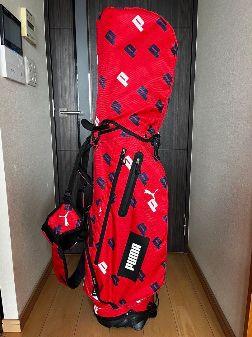 美品PUMAプーマ　スタンド式キャディバッグ 軽量2.8kg Pグラフィック