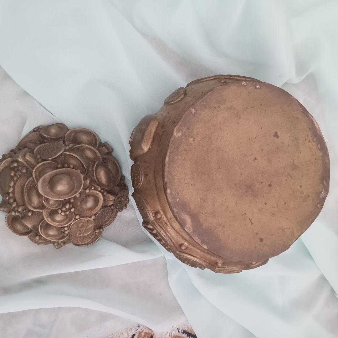 聚寶盆 意味合い: 聚寶盆は「財宝を集める秘宝器」として知られている