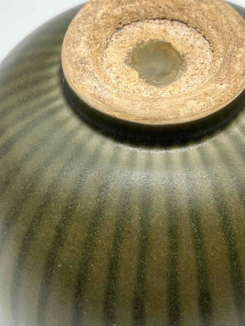 元時代から明時代　青磁刻花卉文茶碗　龍泉窯　唐物　古賞物　(C-65)