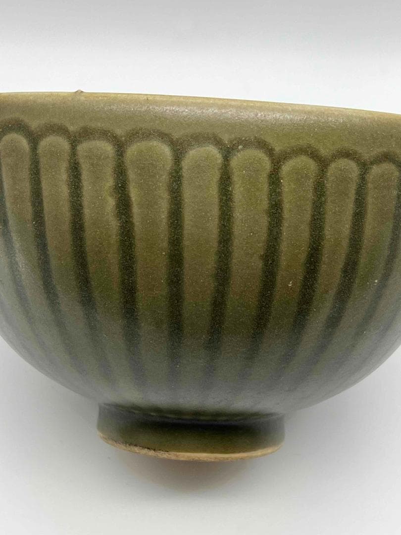 元時代から明時代　青磁刻花卉文茶碗　龍泉窯　唐物　古賞物　(C-65)