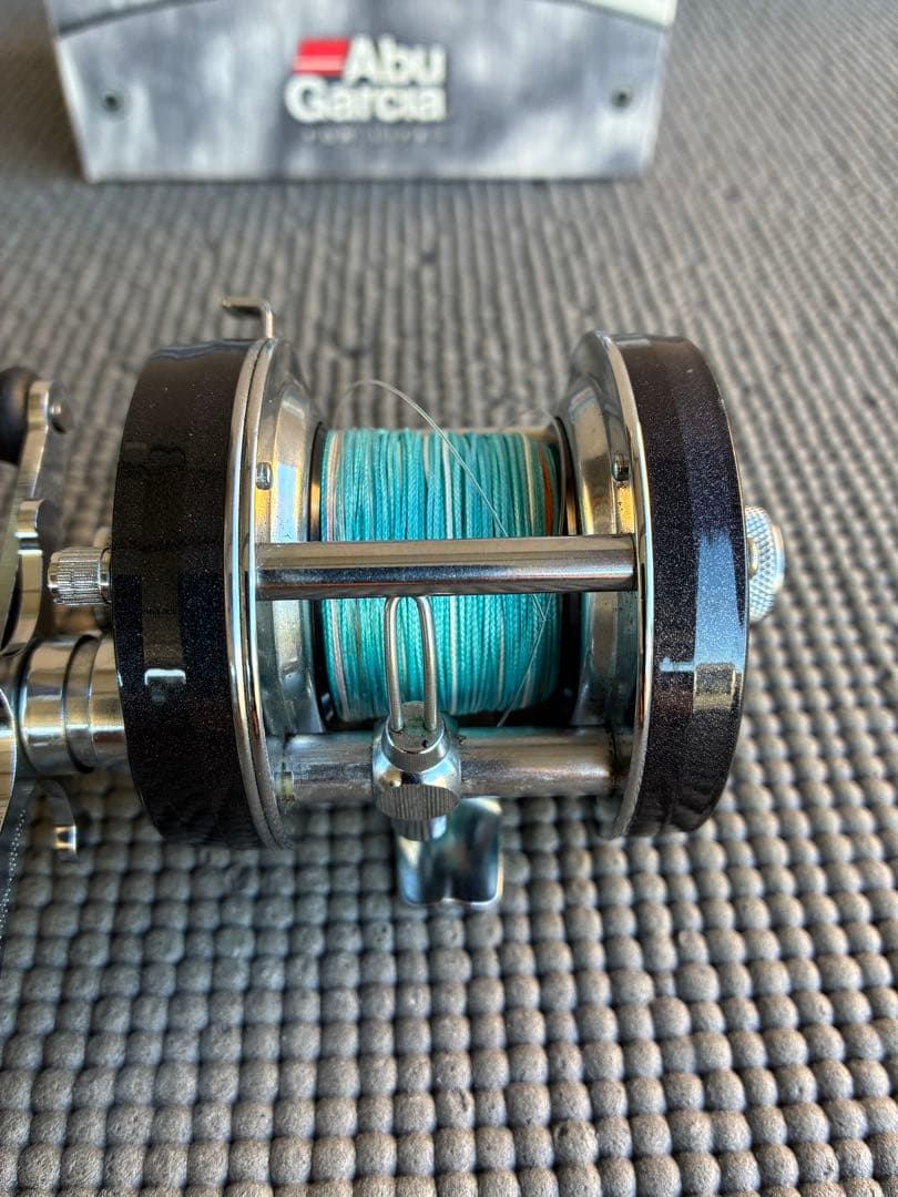 Abu Garcia 5500C PEARL BLACK ベイトリール