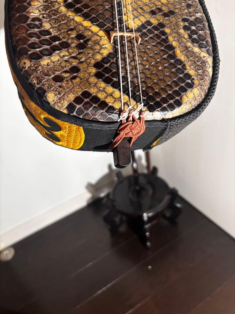 黒木の縞黒材三線