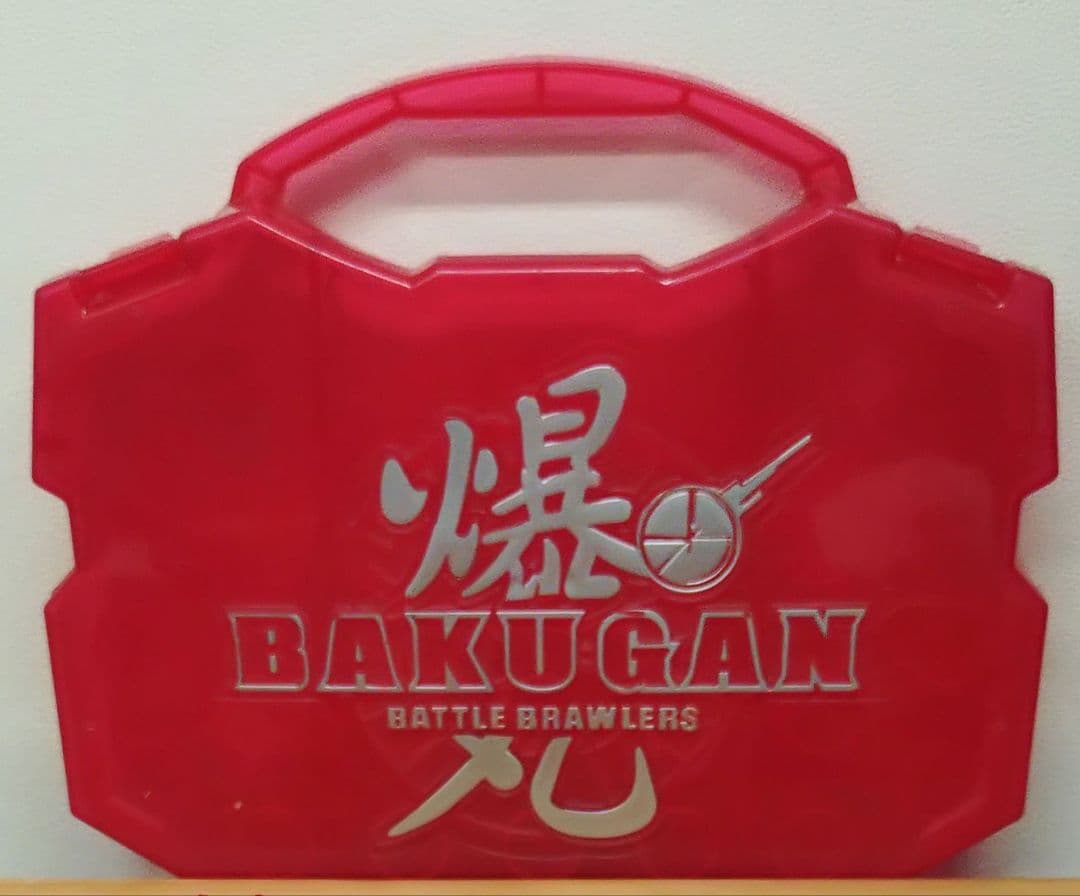 爆丸　32個 内パーツ破損1個 パーツ欠損２個 赤い専用ケース　カード無し