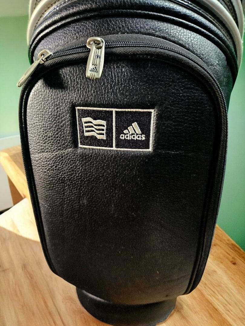 送料無料/美品　adidas ブラック キャディバッグ ストライプデザイン