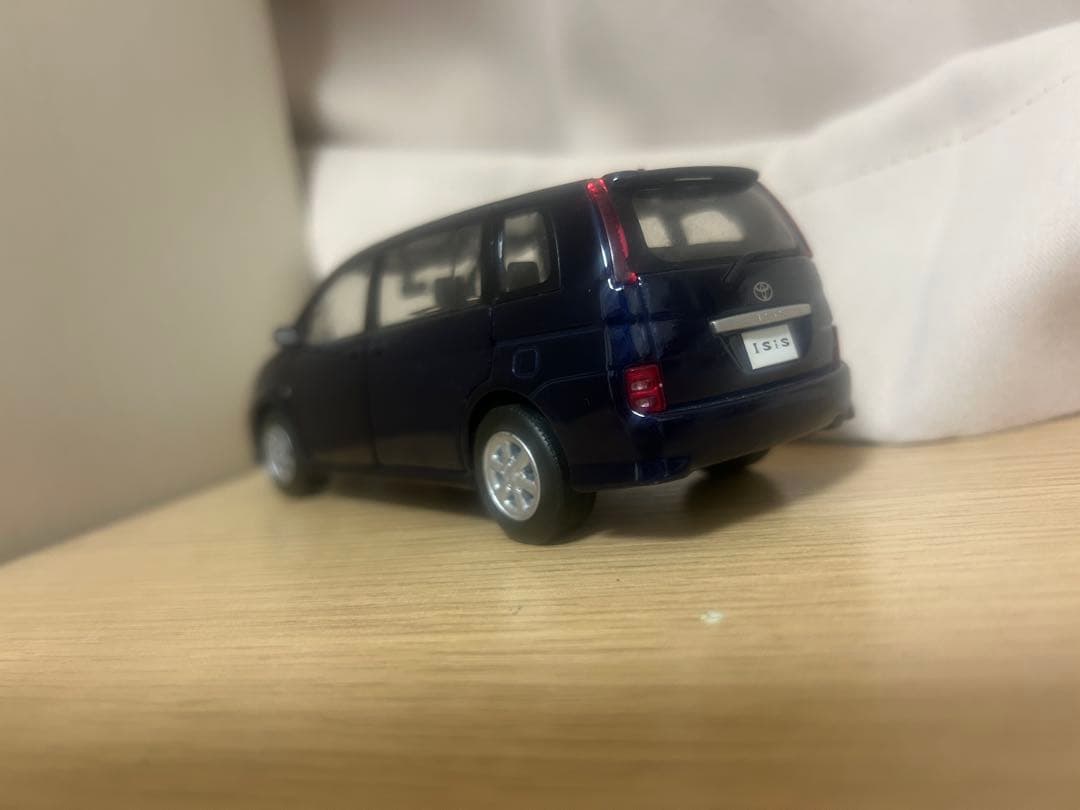 希少！1/30 トヨタアイシス カラーサンプルミニカー ブルー