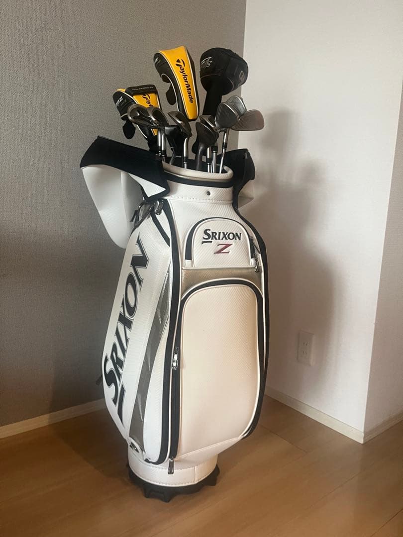【美品】スリクソン キャディーバッグ　GGC-S143