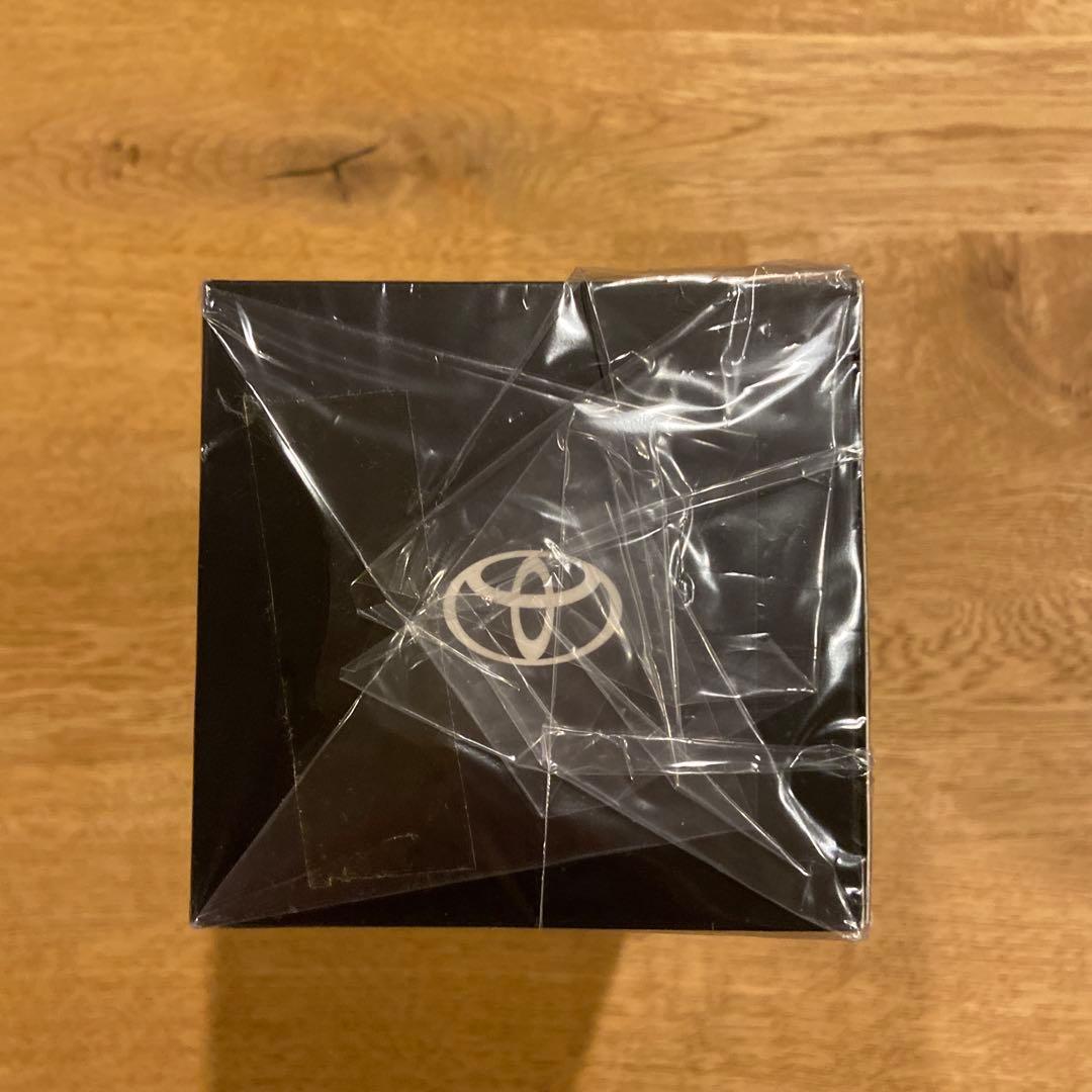 カローラクロス　ミニカー　1/30スケール　プラチナホワイトパールマイカ