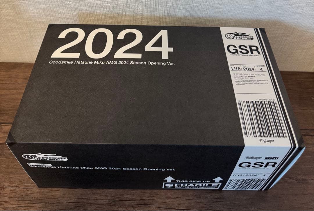 初音ミク GTプロジェクト 1/18 AMG 2024 開幕戦Ver. ミニカー