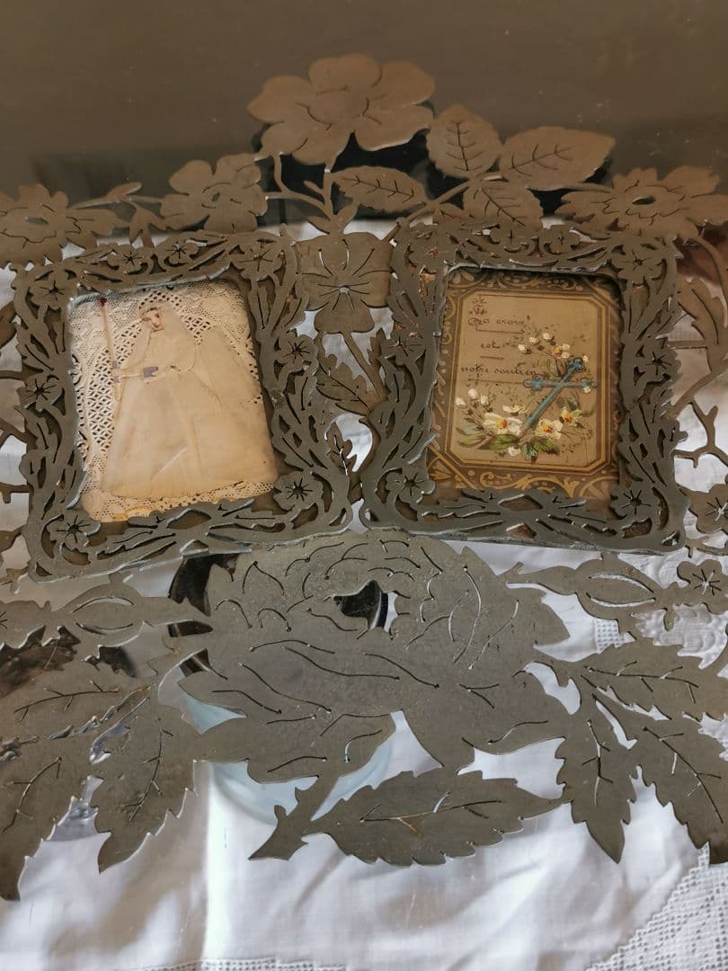 アンティーク ２枚ガラスフォトフレーム 花々の金属装飾 初聖体式&十字架カード