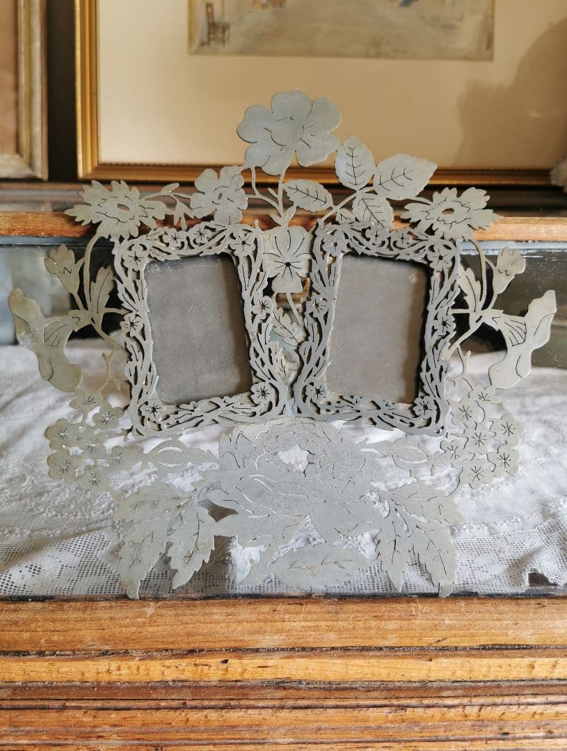 アンティーク ２枚ガラスフォトフレーム 花々の金属装飾 初聖体式&十字架カード