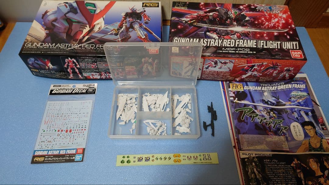 RG ガンダム アストレイ レッドドラゴン + HG グリーンフレーム製作キット