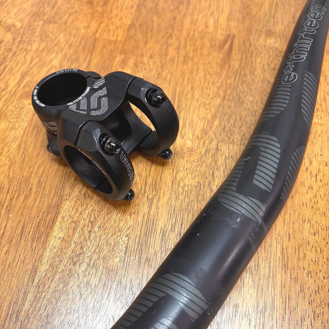 e*thirteen カーボンバーハンドル & アルミステム