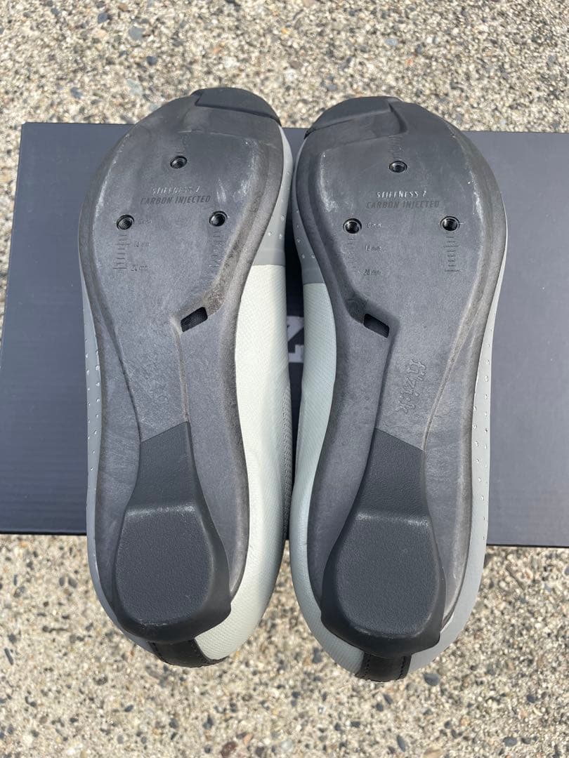 T*y様 fizik テンポオーバーカーブＲ4 グレー/レッド