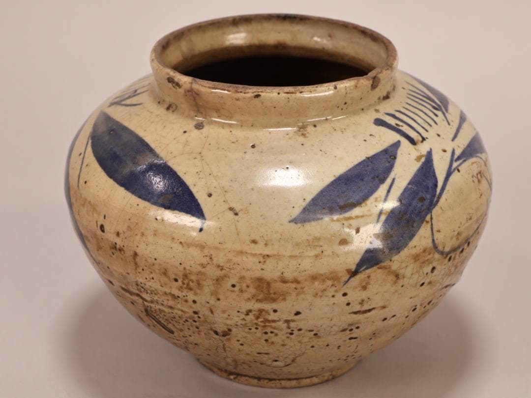 BK403　朝鮮美術　李朝　染付　壷　 高さ約13㎝　白磁　古美術 古道具 時代