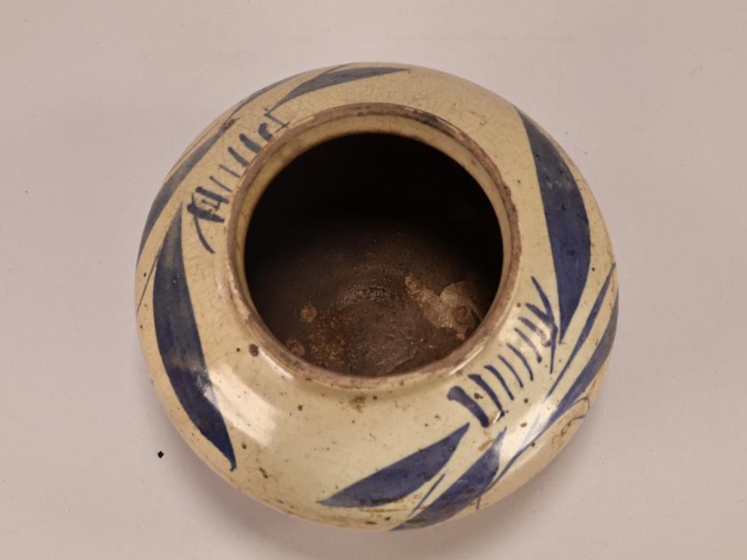 BK403　朝鮮美術　李朝　染付　壷　 高さ約13㎝　白磁　古美術 古道具 時代