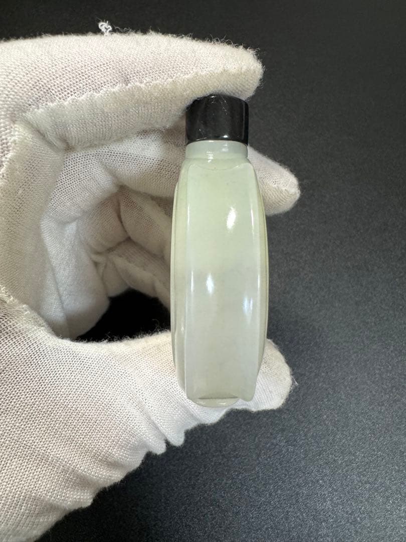 美品 鼻煙壺 和田玉 珍蔵品　新疆産ホータン玉（水墨色）鼻煙壺