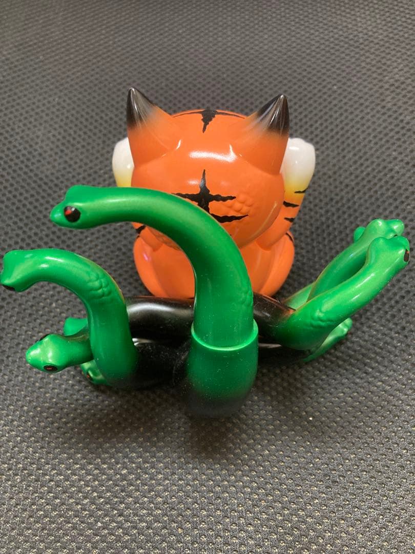 MEOWWWTHRA ニャスラ　ソフビ