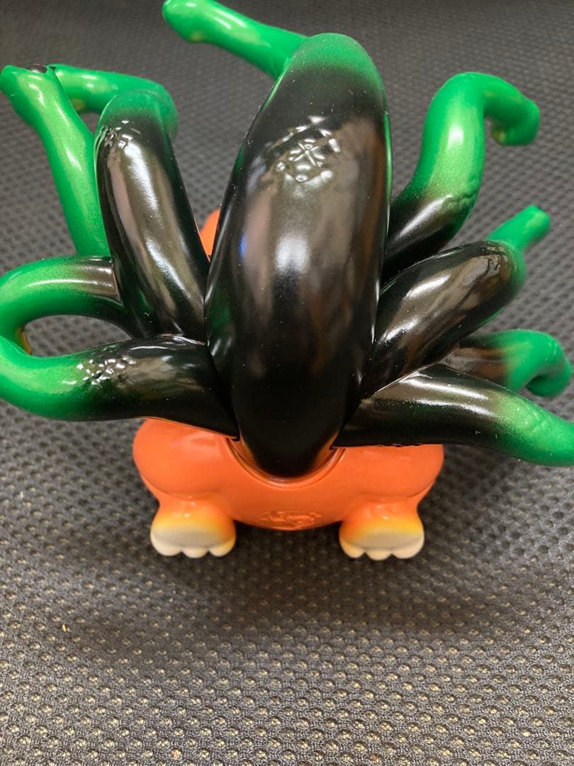 MEOWWWTHRA ニャスラ　ソフビ