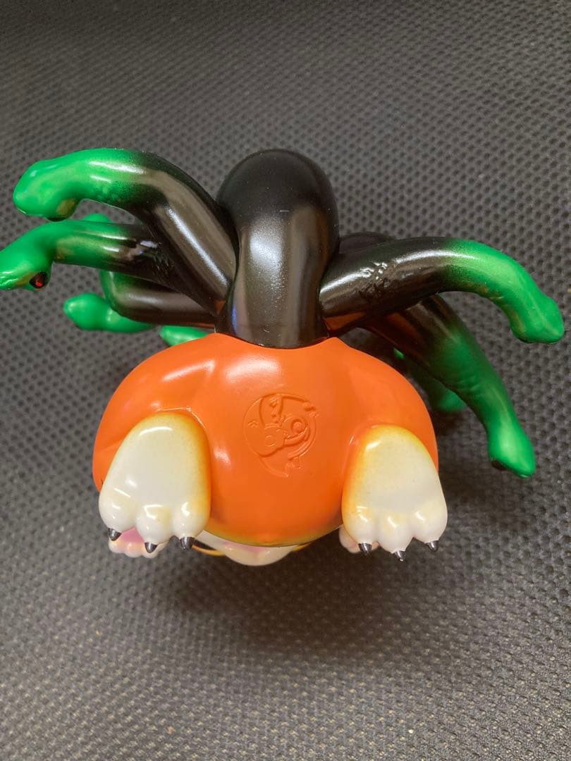 MEOWWWTHRA ニャスラ　ソフビ