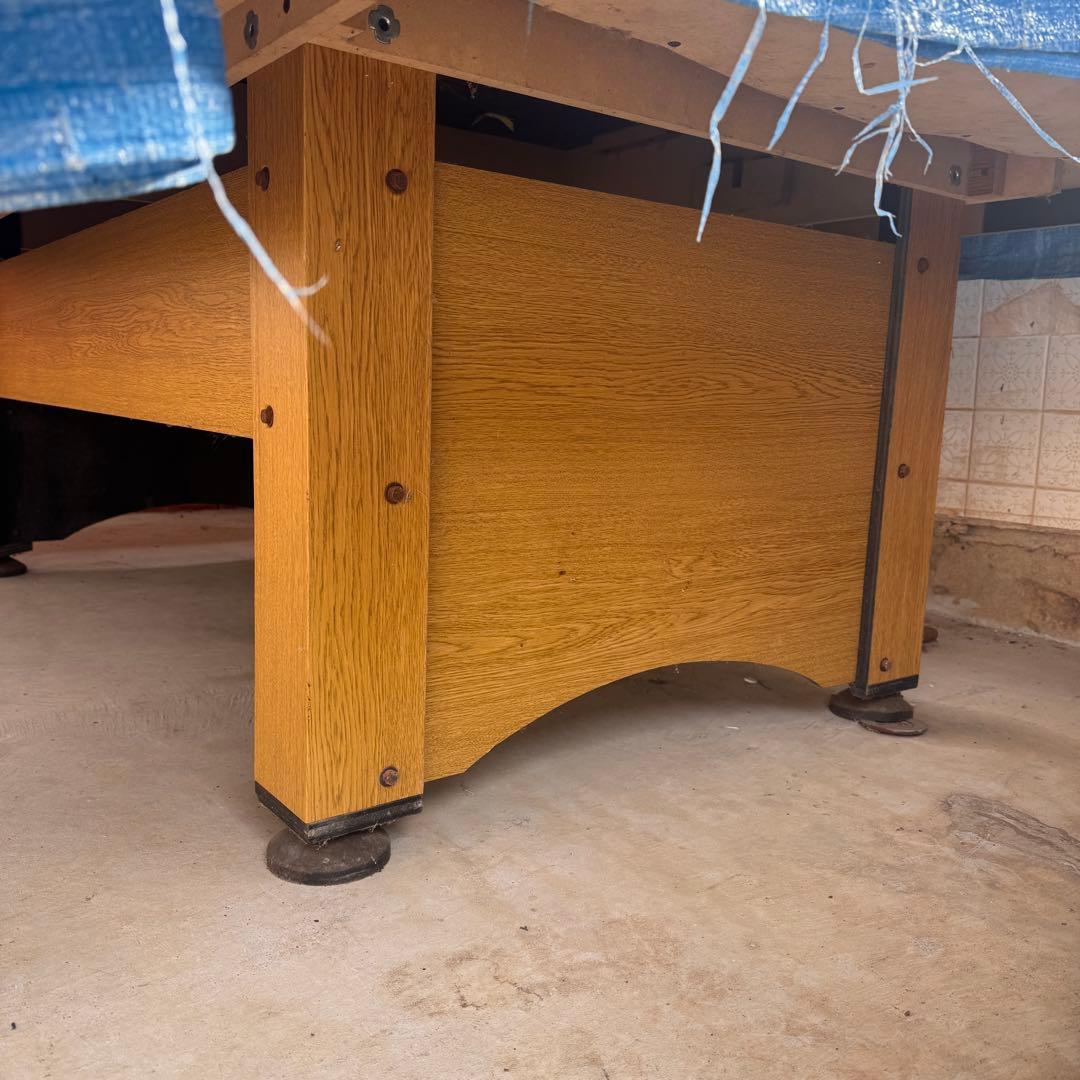 ビリヤードテーブルとキュー4本セット