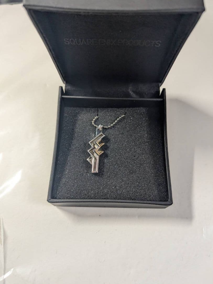 ライトニングシルバーペンダントファイナルファンタジーXIII