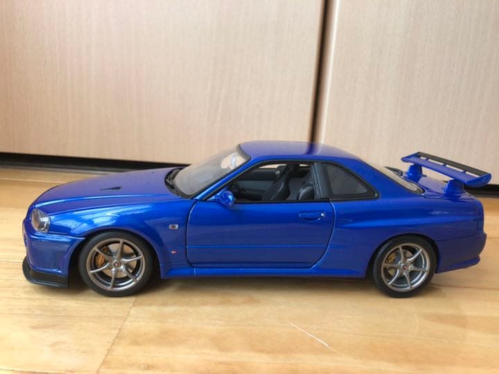 オートアート　NISSAN スカイラインGT-R V-SPEC II