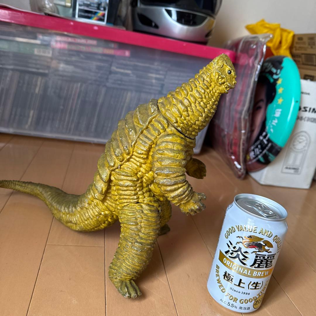 怪獣フィギュア 約30cm 黄色　レッドキング