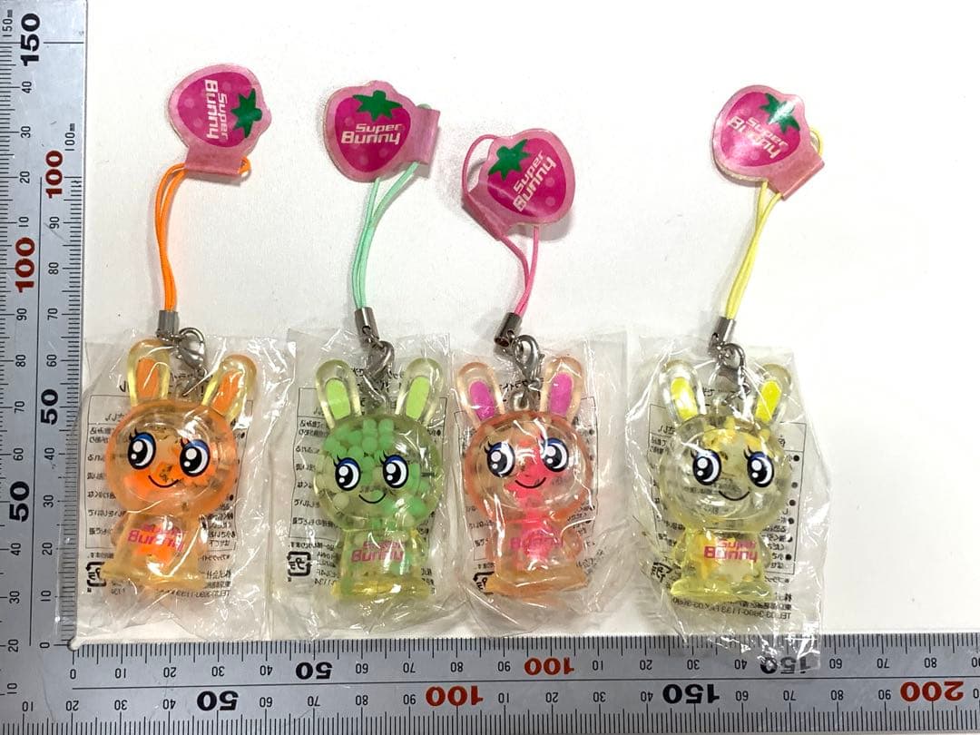 ブラックライトで光る　バニージェル　ストラップ　4体セット　未開封品