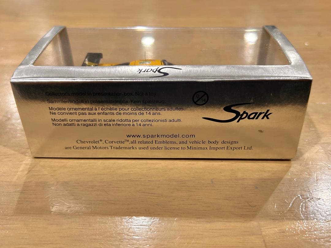 Spark Corvette C6-R コルベット　ミニカー 廃盤品