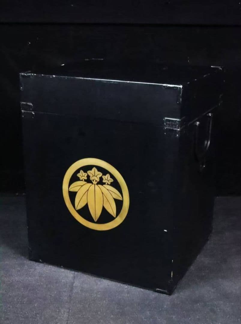 豪商旧家蔵出 五三桐家紋入大鎧 時代甲冑 二枚胴具足 大袖大身鎧 前立 陣羽織