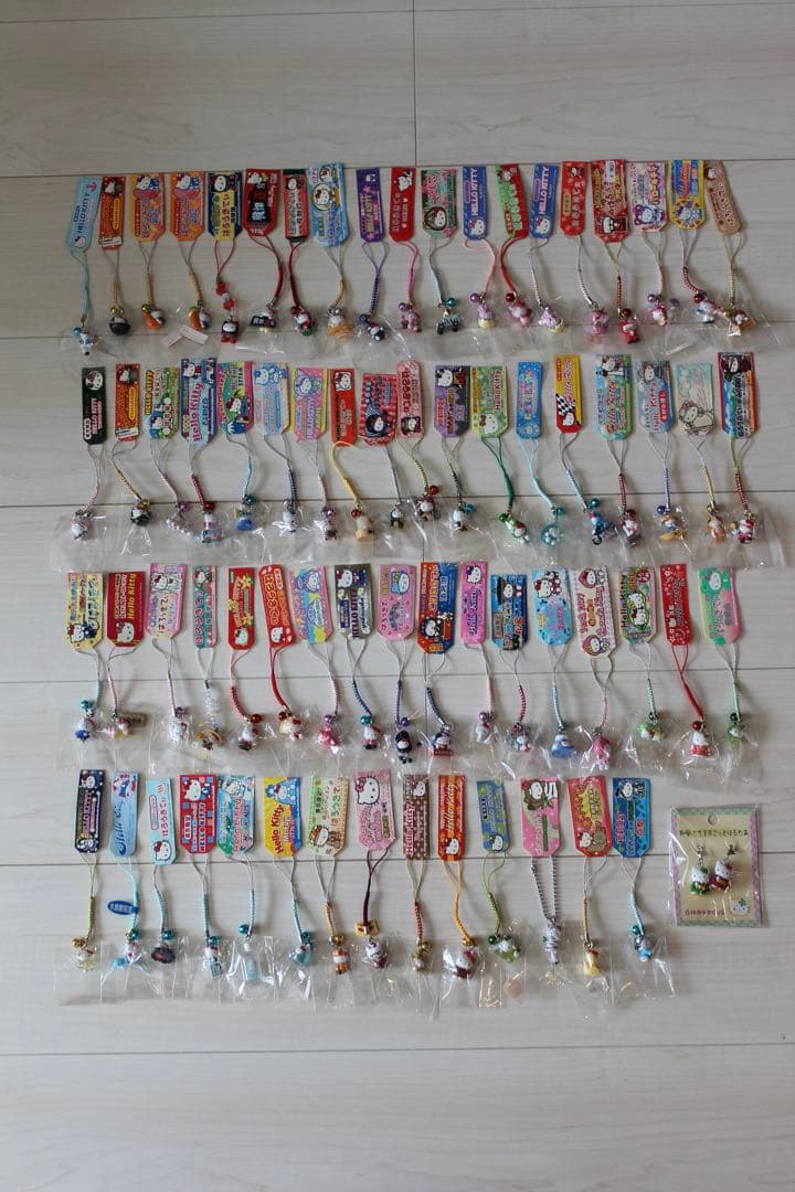ご当地ハローキティ　ストラップ　レア　まとめ売り　69個　地域限定　未使用